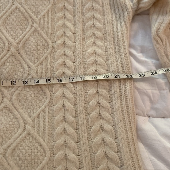 Yummy Sweater Co Oversized chunky cable knit sweater size XS cream color - Picture 8 of 11